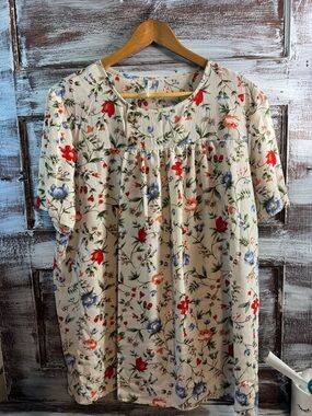 Floral Short-Sleeve Blouse in Cream with Red & Blue Flowers